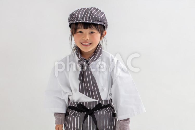 シェフの格好をした女の子 シェフ,子ども,職業体験の写真素材