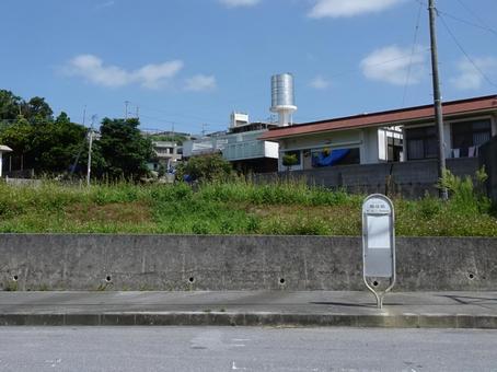 商店前バス停留所 商店前バス停,沖縄県島尻郡八重瀬町新城,沖縄県道131号線の写真素材