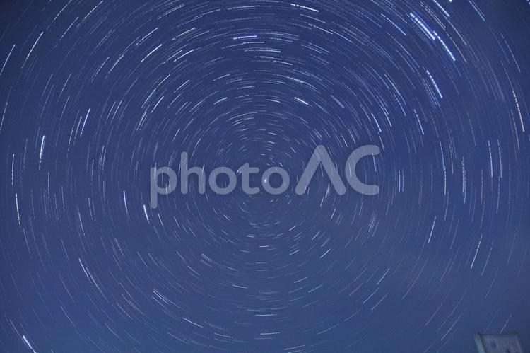 星の軌跡 夜の空,夜空,ほしの写真素材
