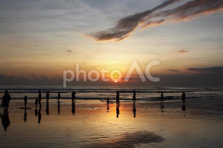 バリ島　クタビーチ バリ島,クタビーチ,サンセットの写真素材