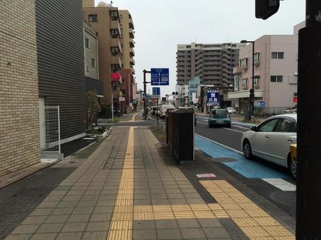 宇都宮かまがわプロムナードの歩道と街並み かまがわプロムナード,釜川,宇留野宮の写真素材