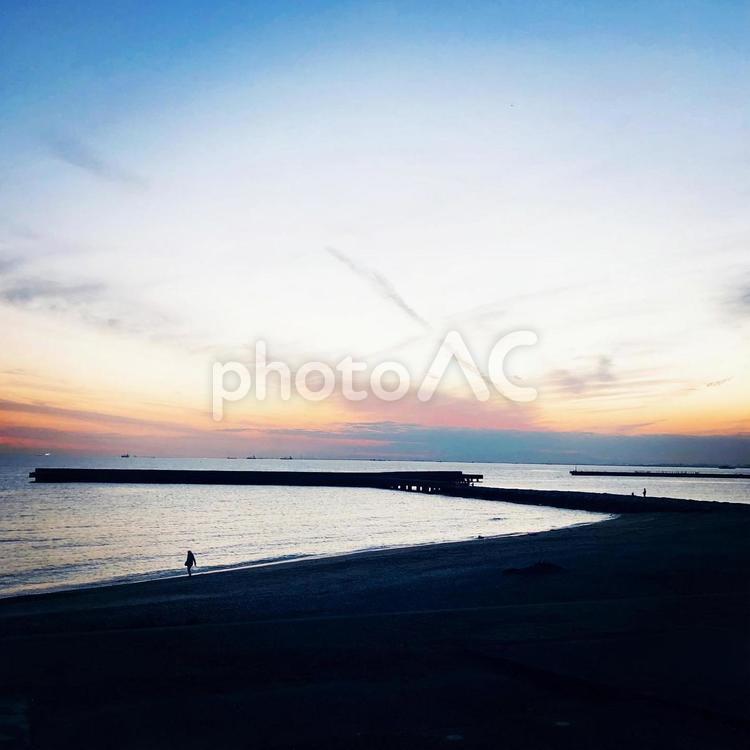 夕暮れ 夕暮れ,浜辺,ビーチの写真素材