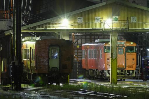 JR西日本、高岡鉄道部の車庫 JR西日本、高岡鉄道部の車庫 jr,jr西日本,城端線の写真素材
