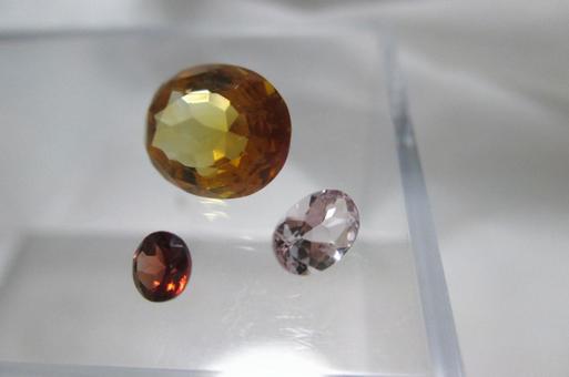 宝石ルース 宝石,モルガナイト,ガーネットの写真素材