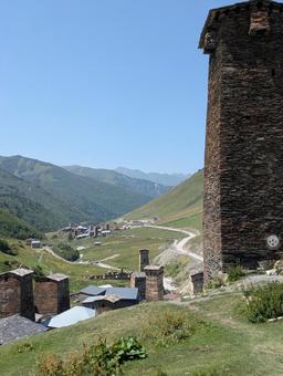 タマル女王の塔とウシュグリ村眺望 タマル女王の塔,タワー,要塞の写真素材