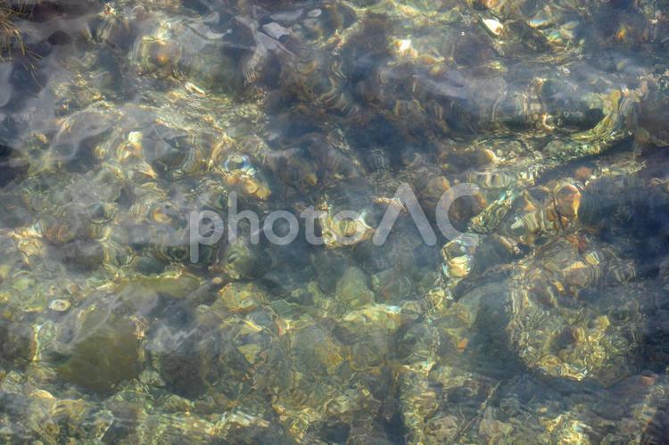 テクスチャ　透き通る程度には透明度の高い海の背景 テクスチャ,透明,海の写真素材