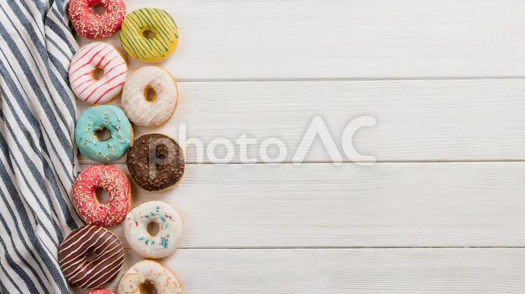 カラフルドーナツ　コピースペースペー ドーナツ,スイーツ,お菓子の写真素材