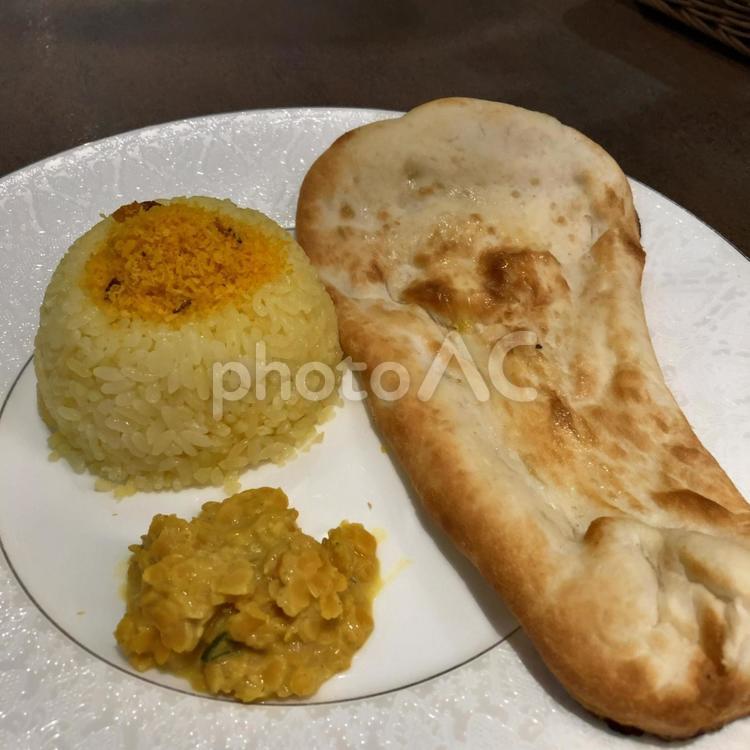 ナンとライス〜カレーのおとも ナン,サフランライス,ライスの写真素材