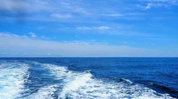 夏の鯛ノ浦&白波・船からの眺め(鴨川市) 夏の鯛ノ浦&白波・船からの眺め(鴨川市)の写真