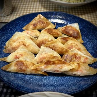 はんぺんとカニカマの焼き春巻き はんぺんとカニカマの焼き春巻き 旦那飯,男の料理,手料理の写真素材