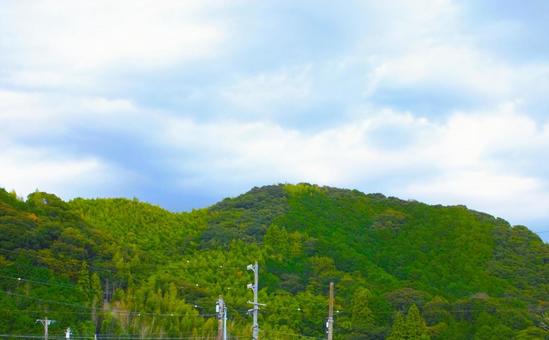 緑豊かな山々と空 山,山並み,山々の写真素材