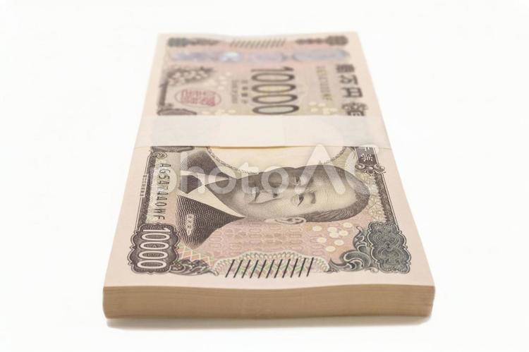 手前アングルで撮影した新紙幣の100万円 新紙幣,一万円札,一万円の写真素材