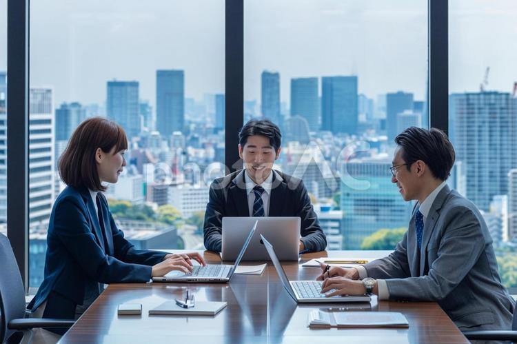 オフィスでミーティング中の会社員 チームワーク,ミーティング,社内の写真素材