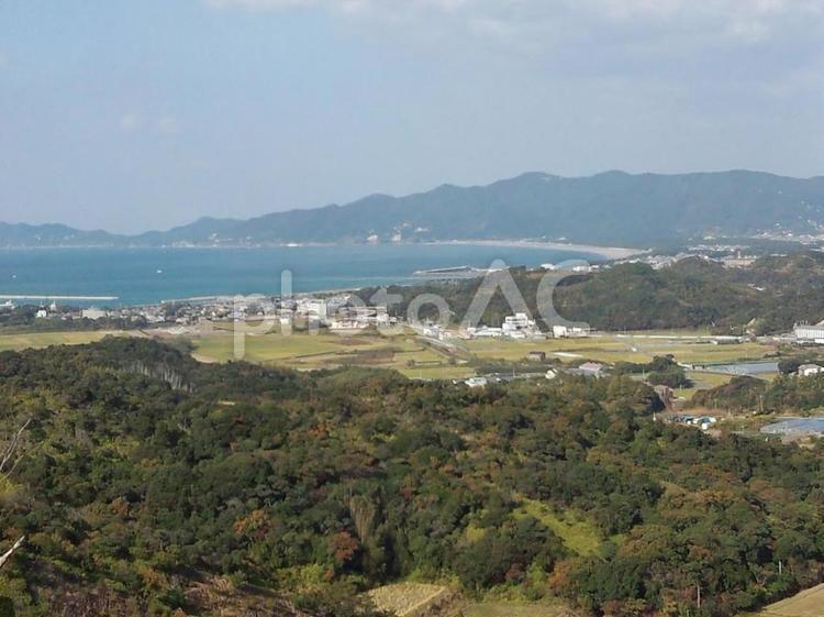 山から望む海と里山風景 里山,田舎,海の写真素材
