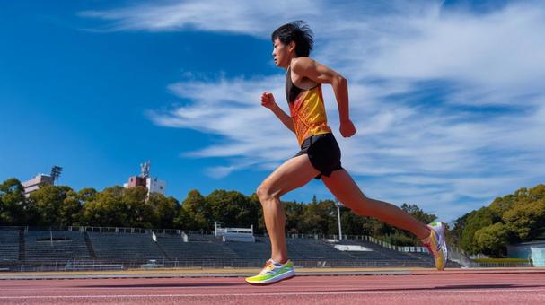 陸上競技を楽しむ若い男性5 陸上競技を楽しむ若い男性5の写真