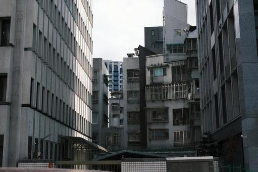台湾台北の裏路地のビル 台湾台北の裏路地のビル 台湾,台北,裏路地の写真素材