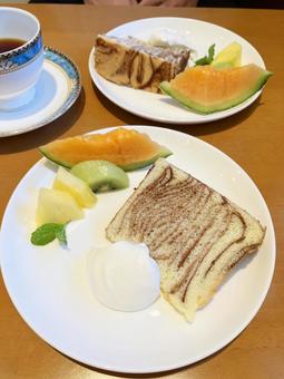 カフェのケーキセット縦 カフェのケーキセット縦の写真