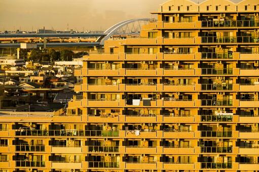 荒川区夕日に染まる集合住宅 日本,東京,東京都の写真素材