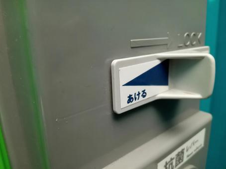 仮設トイレのドアの鍵 仮設トイレ,ドア,鍵の写真素材