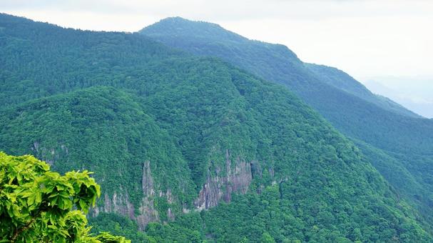 栃木県日光市明智平展望台から見える屏風岩 栃木県日光市明智平展望台から見える屏風岩の写真