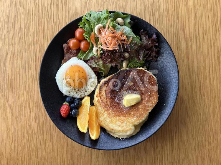 パンケーキランチ１ パンケーキ,ホットケーキ,目玉焼きの写真素材