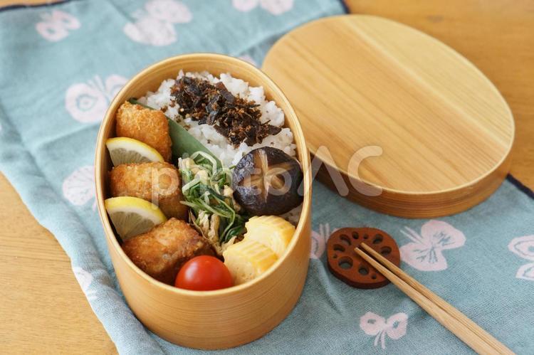 鮭の竜田揚げ弁当 お弁当,わっぱ,お昼ごはんの写真素材