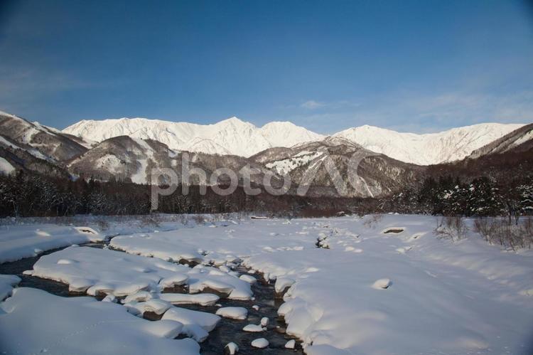酷寒の白馬　松川から望む白馬三山 自然,山,風景の写真素材