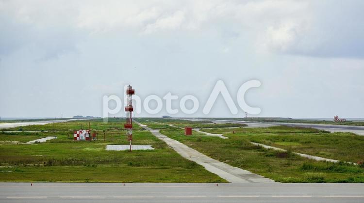 沖縄県那覇空港の滑走路 那覇,空港,滑走路の写真素材