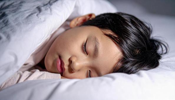すやすや眠る子供 すやすや眠る子供の写真