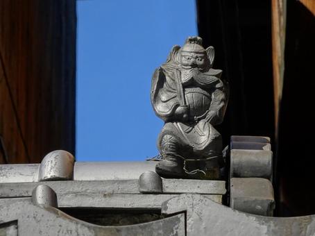 屋根の上の鍾馗様 屋根の上の鍾馗様 鍾馗様,瓦,魔除けの写真素材