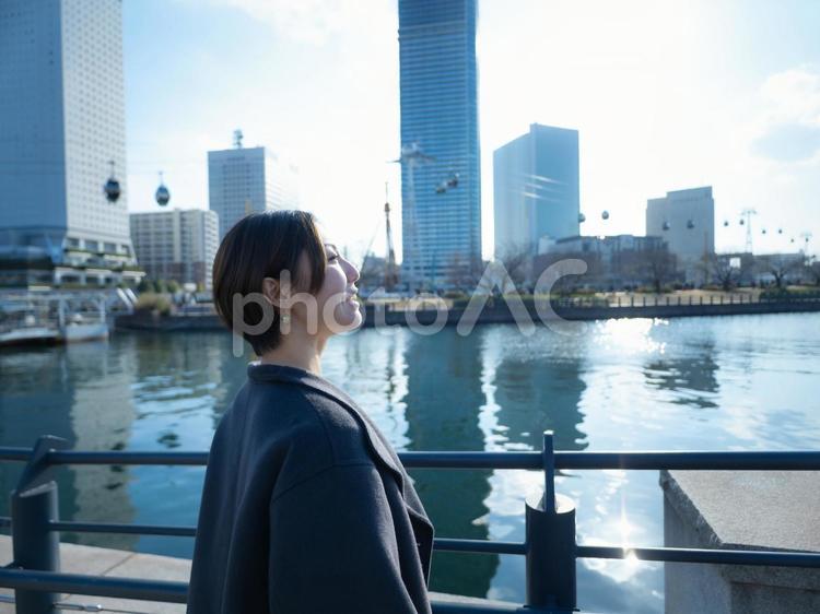 30：港のビジネスウーマン ビジネスウーマン,キャリアウーマン,ビジネスパーソンの写真素材