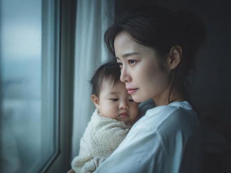 産後鬱の女性 産後鬱の女性の写真
