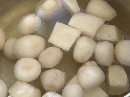 あまり茹ですぎないように 里芋,さといも,小芋の写真素材