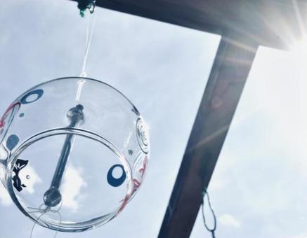 お空輝く風鈴　 風鈴,夏,風物詩の写真素材