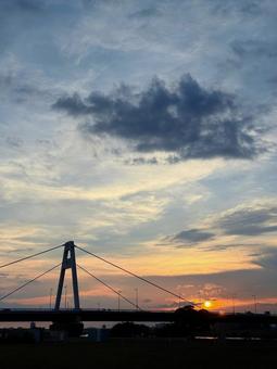 橋と夕暮れ 橋と夕暮れ 橋,夕日,夕暮れの写真素材