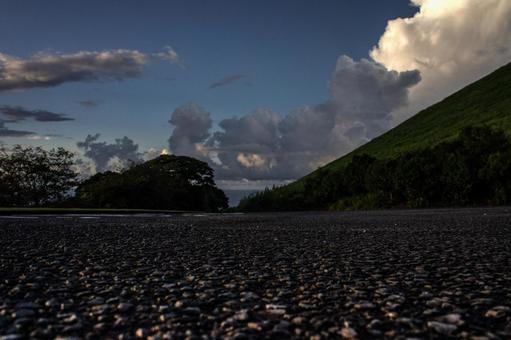 <五島の風景>山の上の駐車場からの夜明け <五島の風景>山の上の駐車場からの夜明けの写真