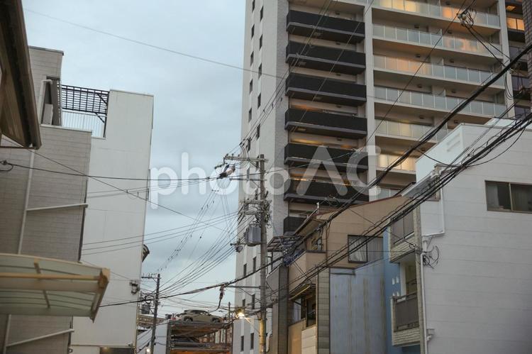 夕方7時台　5月の緑橋付近住宅街 タワーマンション,住まい,不動産の写真素材