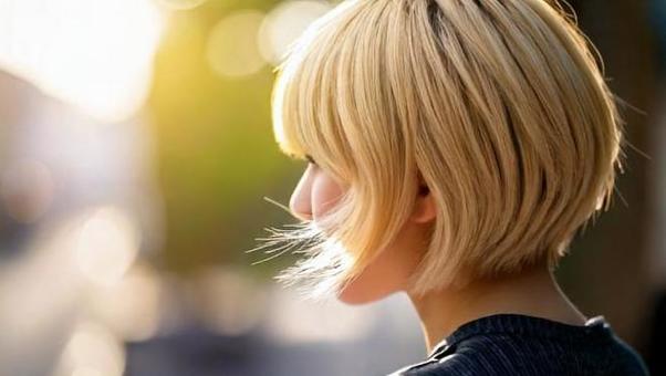 ショートヘアの女性 ショートヘアの女性の写真
