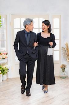 ミドル夫婦 カップル,ミドル,大人の写真素材