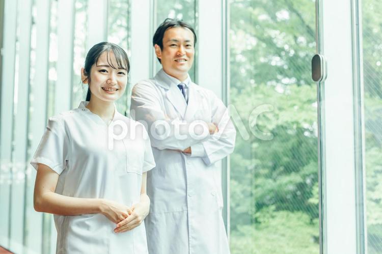 白衣を着た男性と女性 病院,医者,看護師の写真素材