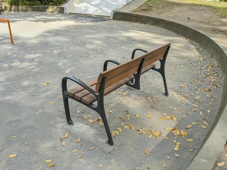 晩秋のベンチ ベンチ,椅子,公園の写真素材