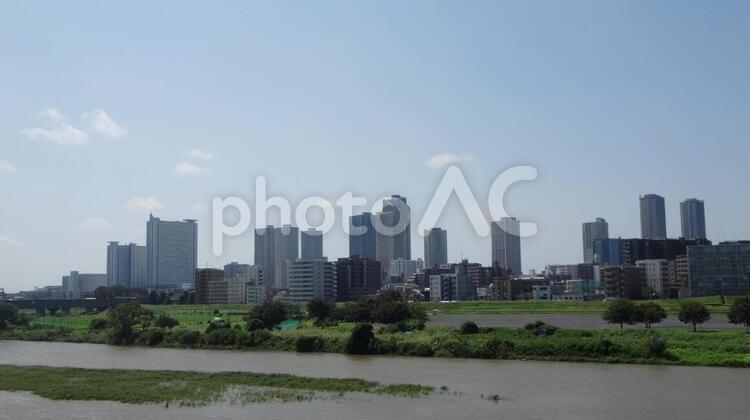 多摩川と武蔵小杉のタワーマンション群 武蔵小杉,タワーマンション,高層マンションの写真素材
