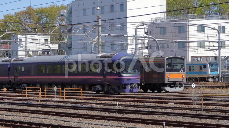 3形式の並び 485系,205系,e233系の写真素材
