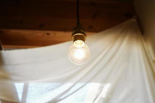 おしゃれな電球 おしゃれな電球 背景素材,カーテン,バックグラウンドの写真素材