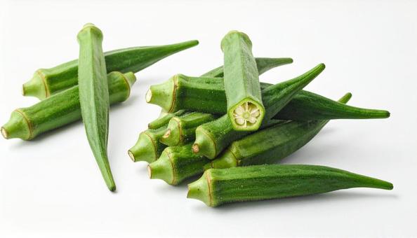 白い背景にオクラの写真