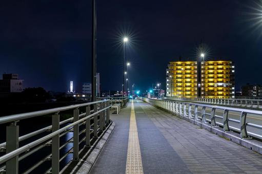 深夜の小戸之(おどの)橋 深夜の小戸之(おどの)橋 夜景,夜空,夜の写真素材