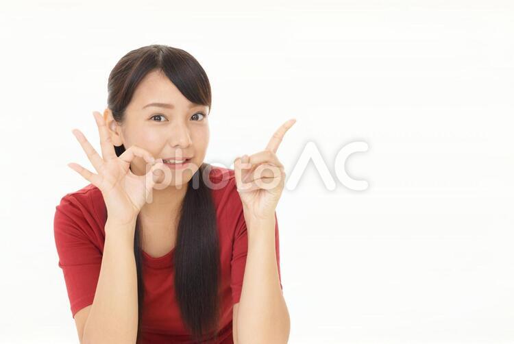 OKサインを出す笑顔の女性 女性,笑顔,女の写真素材