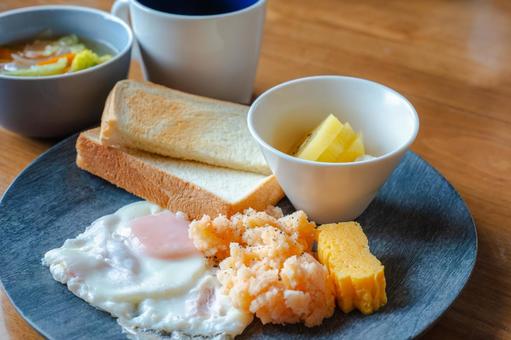 和洋ミックスの朝食 和洋ミックスの朝食 朝食,和洋折衷,トーストの写真素材