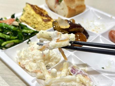 バイキングのマカロニサラダ マカロニサラダ,マヨネーズ,和えるの写真素材