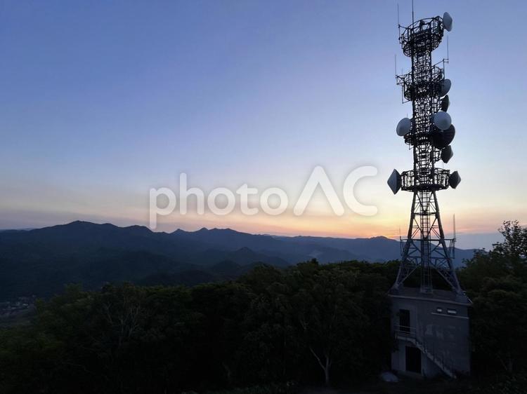 夕暮れ 藻岩山,ロープウェイ山頂駅,夕暮れの写真素材